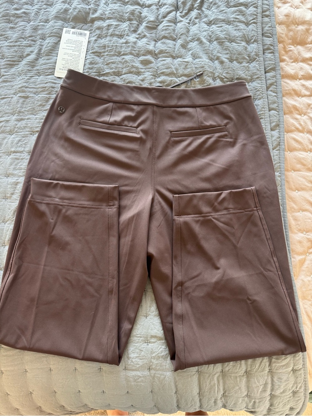 Tapered-Leg Mid Rise 7/8 Luxtreme Pant - Picture 4 of 5